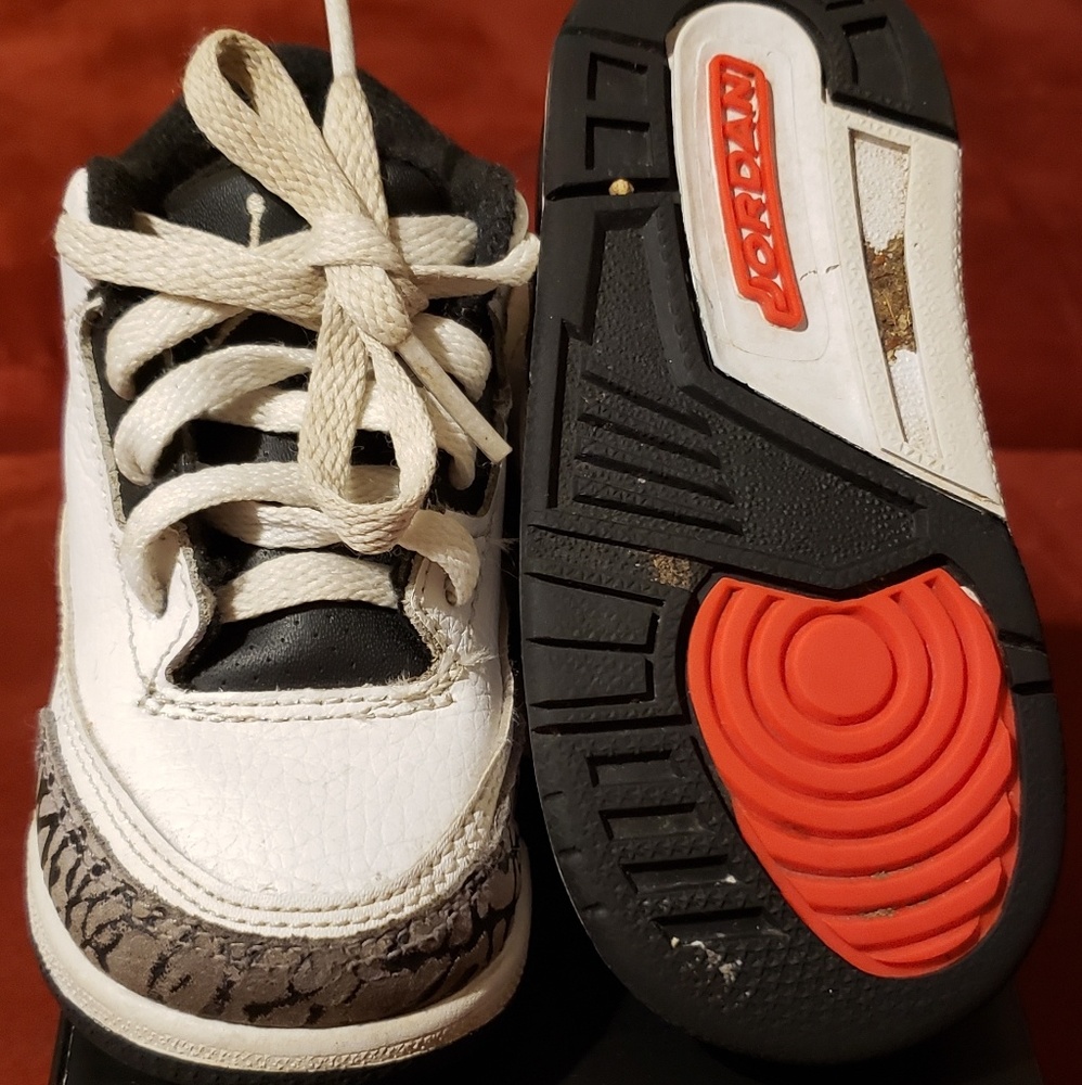 Jordan 3s - Picture 2 of 3